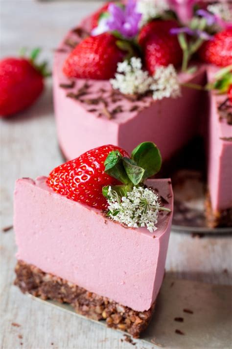 30 Glamorous Vegan Valentine's Day Recipes (Desserts and Cocktails) | The Green Loot