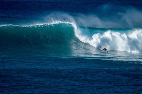 A Complete Guide to Surfing Oahu in Hawaii | Best Surf Destinations