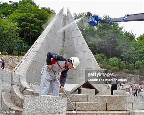 155 Japan Airlines Flight 123 Photos & High Res Pictures - Getty Images