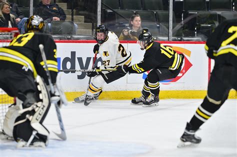 Warroad rolls into semifinals - Minnesota Hockey Magazine