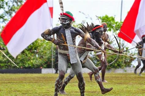 suara dari papua: PAPUA PUNYA BENDERA MERAH PUTIH, PAPUA TIDAK BUTUH UMBUL-UMBUL