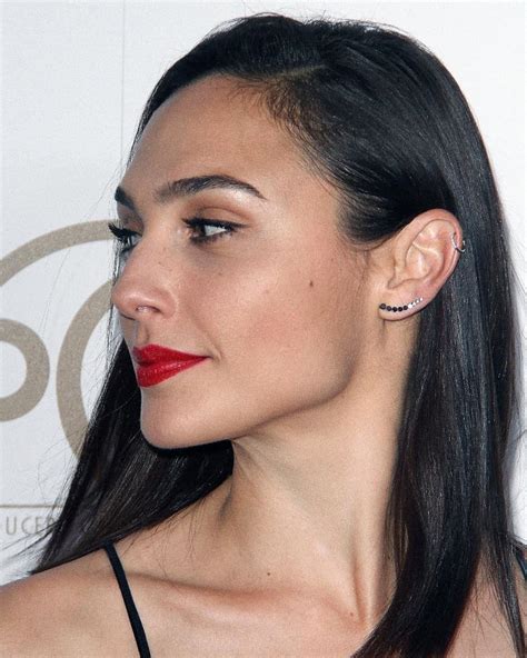 Perfect Jawline : r/GalGadot