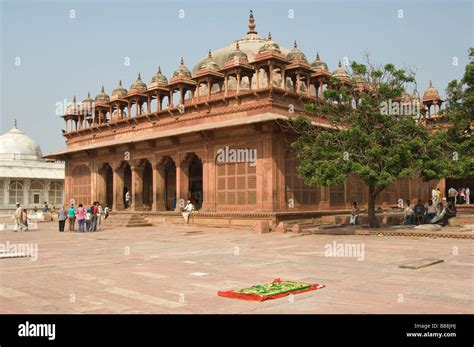 Jamaat khana hi-res stock photography and images - Alamy