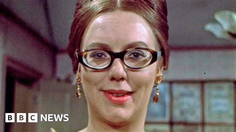 Anna Karen: On the Buses and EastEnders actress dies in fire at 85 - BBC News