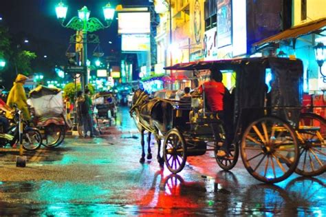 Suasana Malioboro by Dewi Caprianita Lokasi : Jalan Malioboro Yogyakarta Yogyakarta, Night City ...