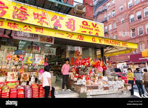 General store in Chinatown, New York City, USA Stock Photo - Alamy