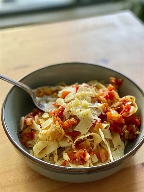 Super easy pasta all'arrabbiata - Marie is cooking - tomato garlic pasta