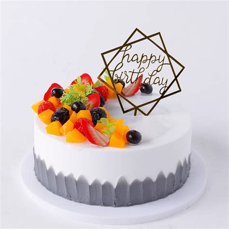 Share more than 80 birthday fruit cake decoration latest - vova.edu.vn