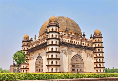 Gol Gumbaz Bijapur | Gol Gumbaz timings, history, images, best time