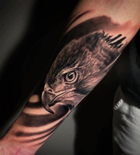 30 Pretty Falcon Tattoos to Inspire You | Xuzinuo