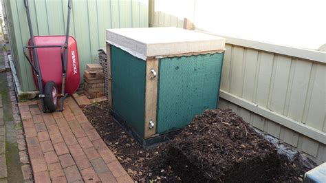 Garden Ecobeds: Build a Hot Compost Bin.