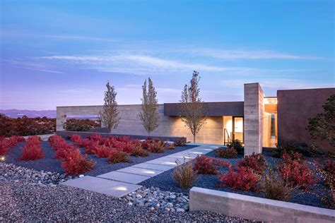 Modern desert house has mountain views, dramatic shadows - Curbed