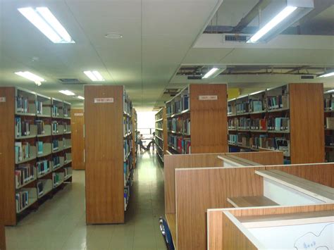 Lolytasari: Perpustakaan UPT Institut Teknologi Bandung (ITB)