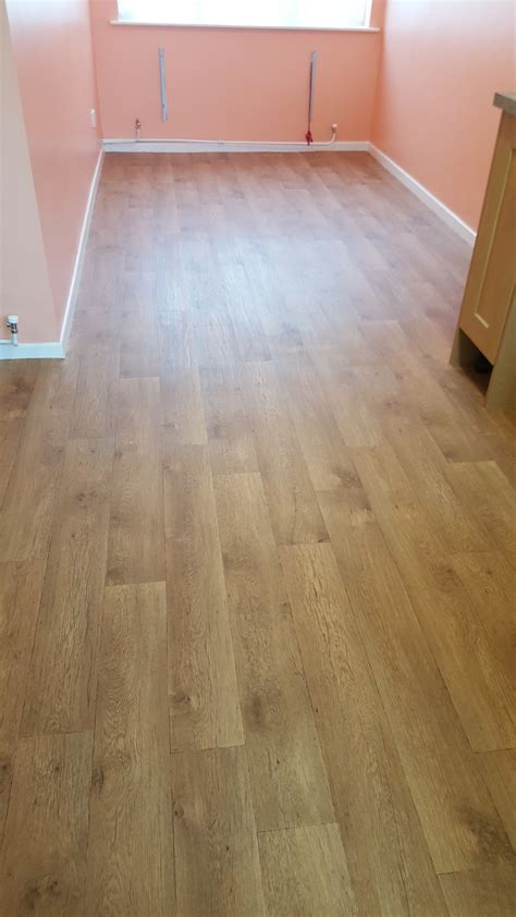 Wood Effect Vinyl Flooring - Martin's Carpets Ltd