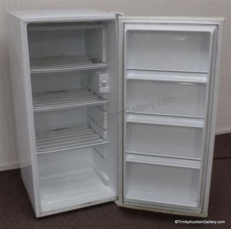 Lot # : 79 - Kenmore Small 10 Cubic Foot Upright Freezer | Upright freezer, Kenmore, Cubic foot