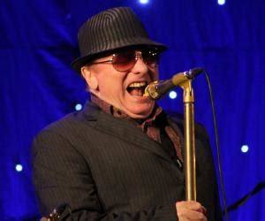 Van Morrison Biography - Facts, Childhood, Family Life & Achievements ...