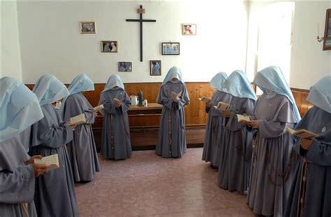 Traditional Vocations blog: Contemplative Franciscan Sisters of the Immaculate