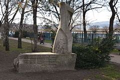 Category:War memorials in Budapest - Wikimedia Commons