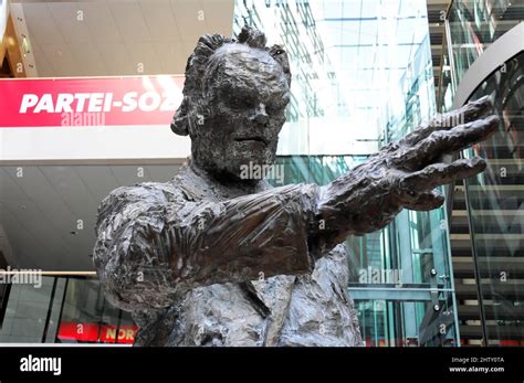 Statue Willy Brandt, SPD Headquarters, Willy Brandt House, Berlin Germany Stock Photo - Alamy