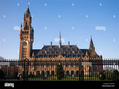 Palace of peace hague hi-res stock photography and images - Alamy