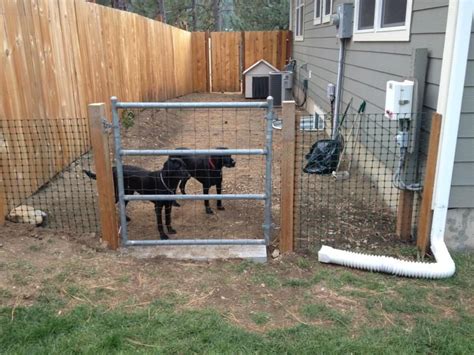 DIY Dog Fence Ideas and Installation Tips: 6 Best Cheap Designs | Dog run side yard, Outdoor dog ...