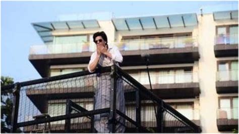 1 killed in blaze opposite Shah Rukh Khan's Mannat bungalow – India TV