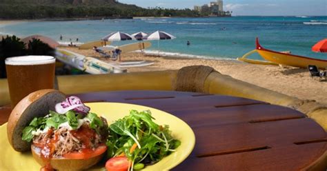 Duke's Barefoot Bar Waikiki | The 25 Best Beach Bars | Men's Journal