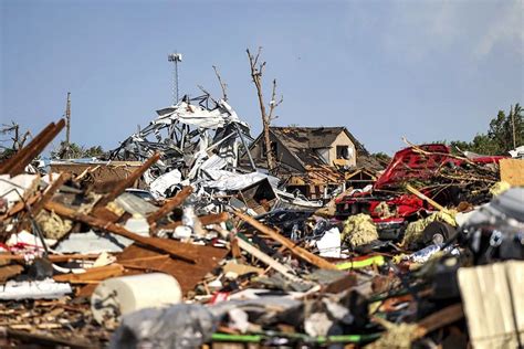 Wirbelsturm in Texas: Tornado richtet Verwüstungen in Kleinstadt an ...