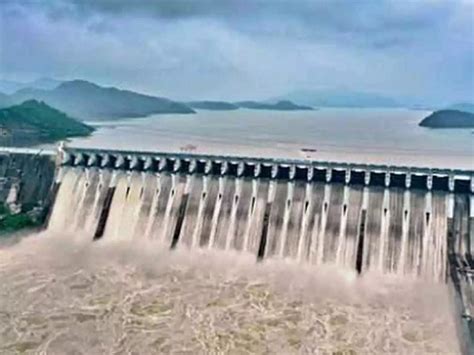 Sardar Sarovar Dam is providing irrigation water in summer for the first time in history.