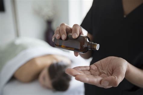 Aromatherapy Massage Benefits and Precautions