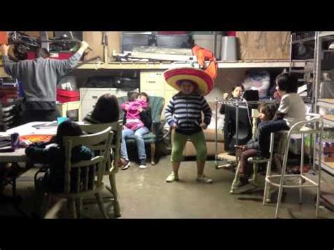 mexican kid dancing harlem shake - YouTube