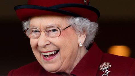 'A great sense of humour': But what makes the Queen laugh? - BBC News