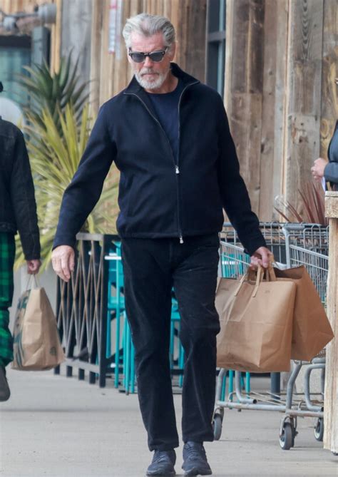 Photo : Exclusif - Pierce Brosnan est allé faire des courses à Los Angeles, le 30 janvier 2023 ...