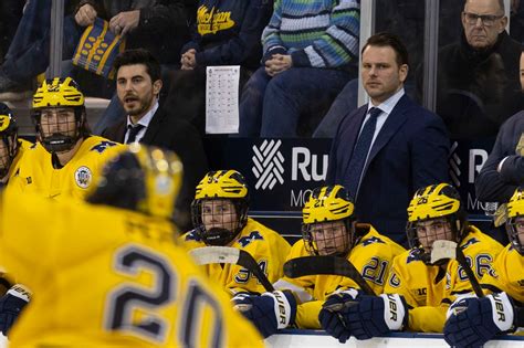 Michigan hockey coach’s new contract comes with sizable raise - mlive.com