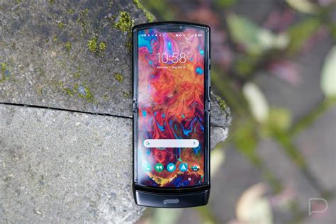 Motorola's Razr is a Deeply Unpleasant Phone to Use