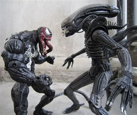 Venom vs xenomorph | Xenomorph, Humanoid sketch, Statue