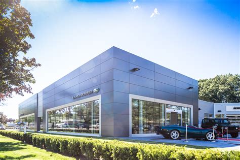 Penske JLR Dealership First to Adopt New Global Design | WardsAuto