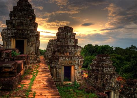 Phnom Bakheng Siem Reap: Travel Information 2024