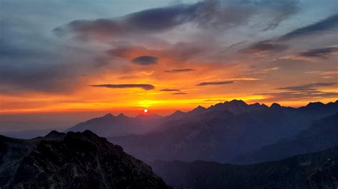 Sunrise in Tatra Mountains, Poland. : r/Mountaineering