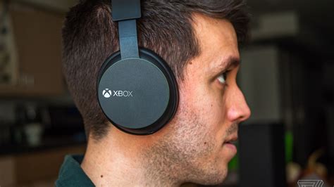 Microsoft Xbox Wireless headset review: mic drop - The Verge