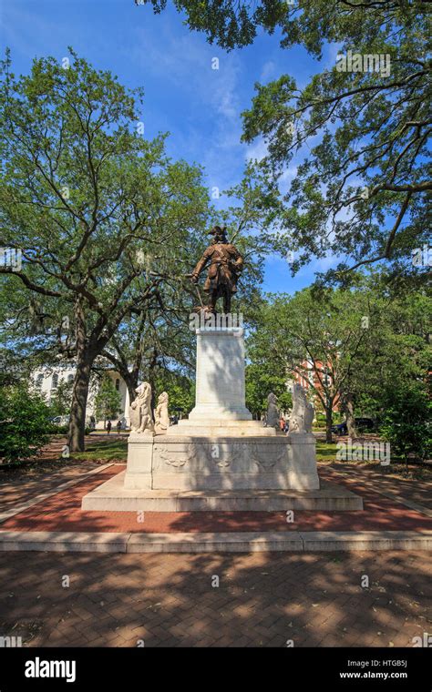 General james oglethorpe statue hi-res stock photography and images - Alamy