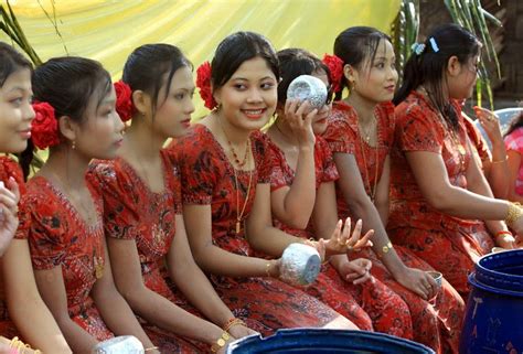 Traditional Rakhine Water Festival - Rakhine Thungran