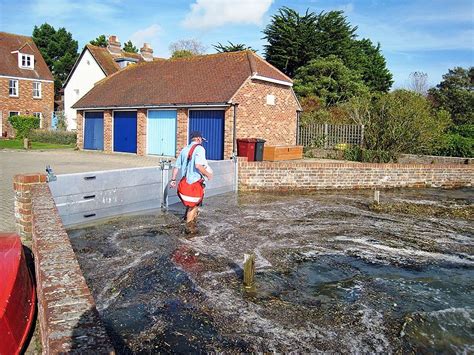 Flood Barriers, Flood Defences | Flood Control International | Flood ...