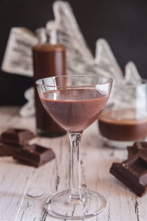 Homemade Chocolate Liqueur - An easy creamy Chocolate Drink