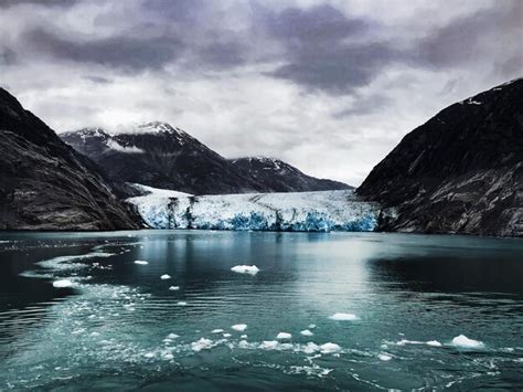 Premium Photo | The magnificent dawes glacier in alaska