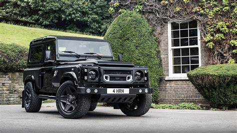 Kahn Design unveils Land Rover Defender Flying Huntsman