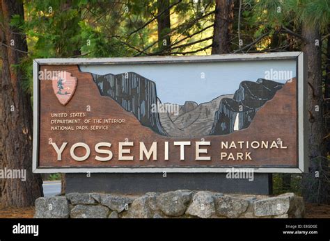 Entrance sign yosemite national park hi-res stock photography and ...