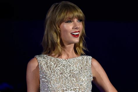 Taylor Swift Uses Artillery Metaphors on 'The Voice'