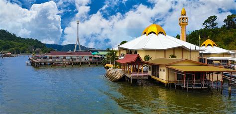 Mosque in Kampong Ayer, Brunei : r/muslimculture