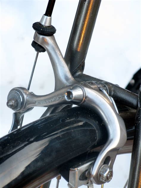 INSTALLING BICYCLE BRAKES : BICYCLE BRAKES - 24 WHEEL BIKES